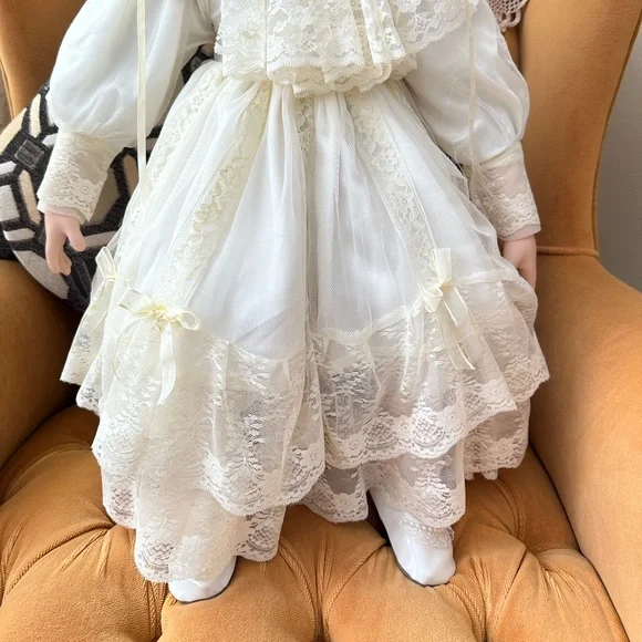 Porcelain Doll - Picture 3 of 16